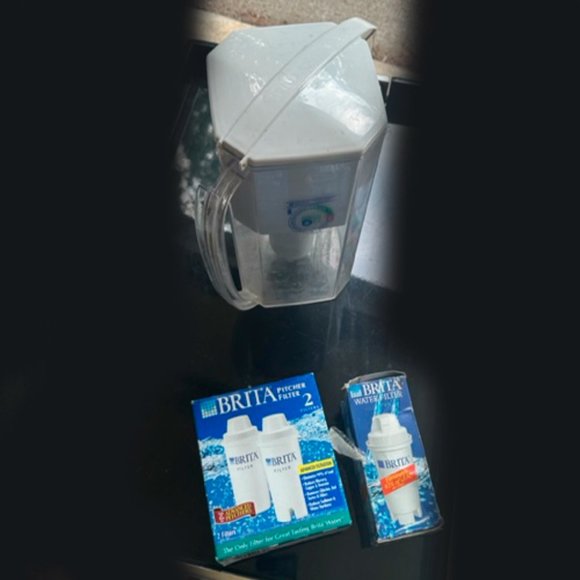 Brita Water Pitcher with 2 Advanced Filters and 1 water filter - Picture 1 of 5